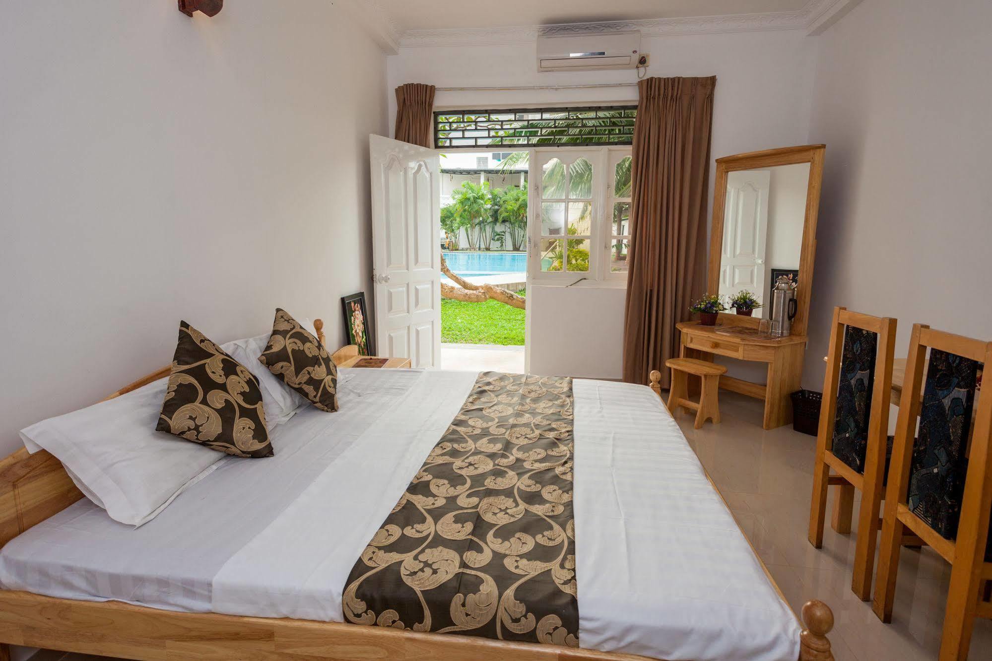 Navro Beach Resort Panadura Exteriör bild